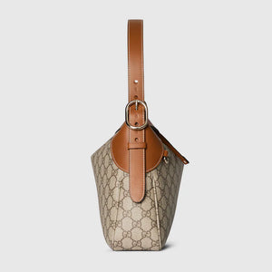 GUCCI GG EMBLEM MEDIUM SHOULDER BAG